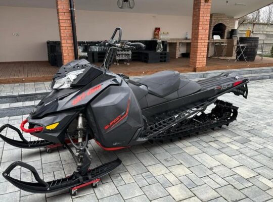 Vand Snowmobil ski doo summit 800